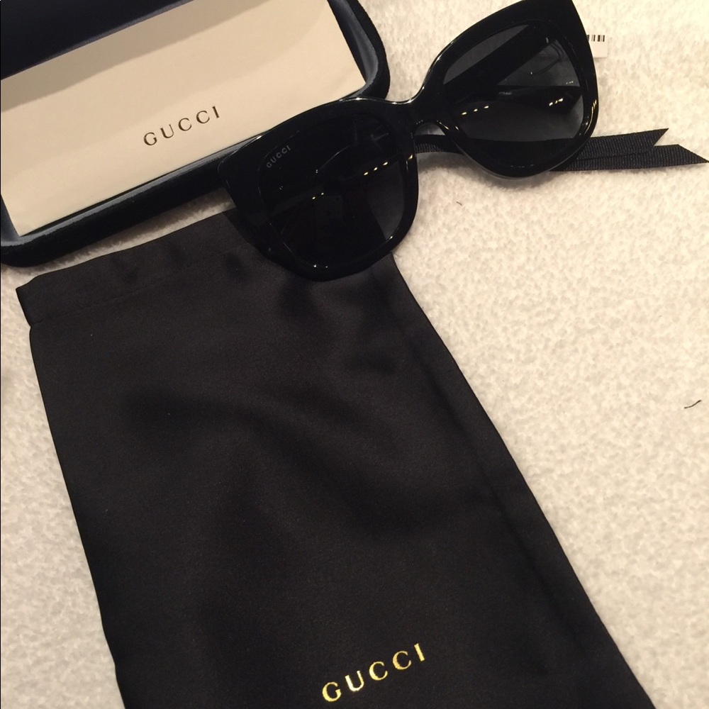 Black cat eye Gucci Sunglasses